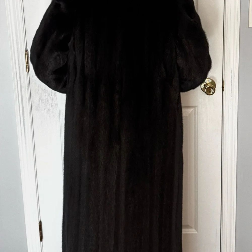 Full Length Mink Coat, “Like New” Only Worn a few Times from Macy’s Fur Vault - Picture 4 of 14